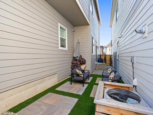 Building Photo - 13728 SW 166th Ave