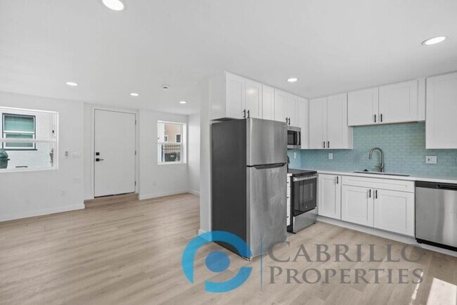 Building Photo - 4571 North Ave