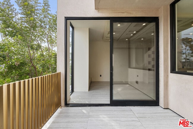 Building Photo - 1021 N Ogden Dr