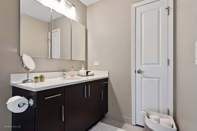 Building Photo - 45 E Chicago Ave