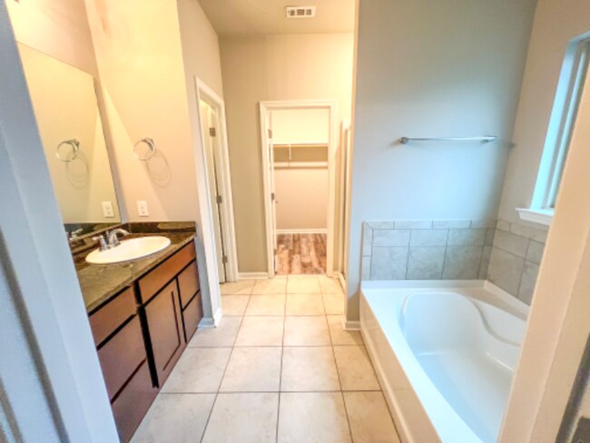 Building Photo - 524 Cautillion Dr