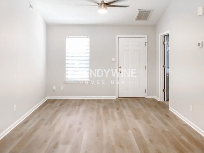 Building Photo - 1735 Thriftwood Dr