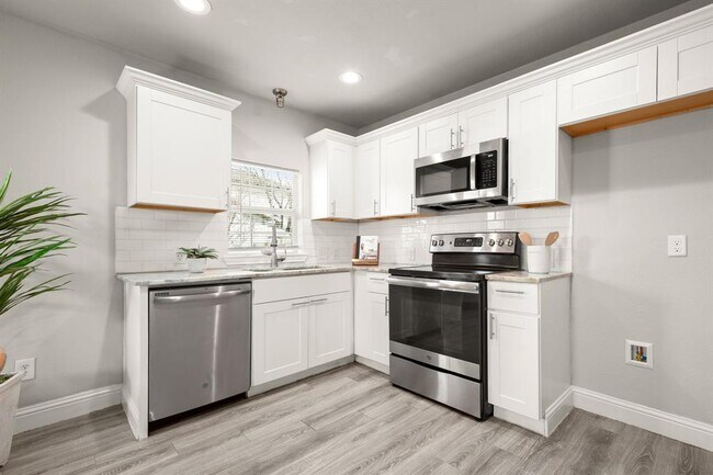 Building Photo - 918 W 3rd St