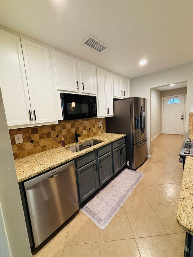 Building Photo - Charming home for lease in the heart of North Richland Hills!