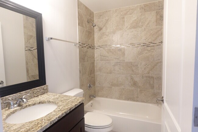 Building Photo - 337 S Arrowhead Ct