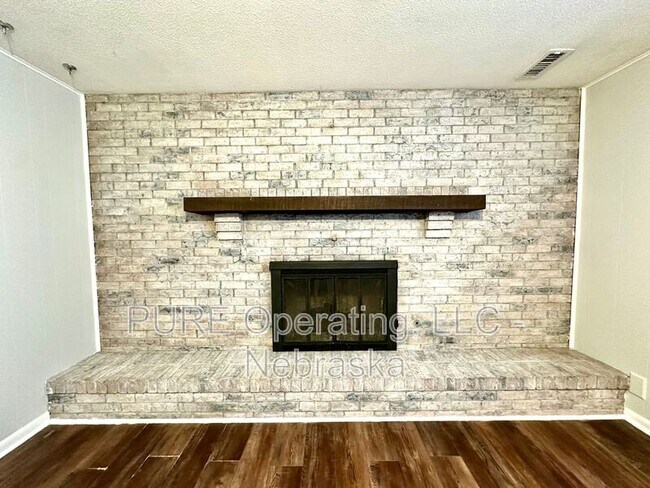 Building Photo - 20215 Pinkney St