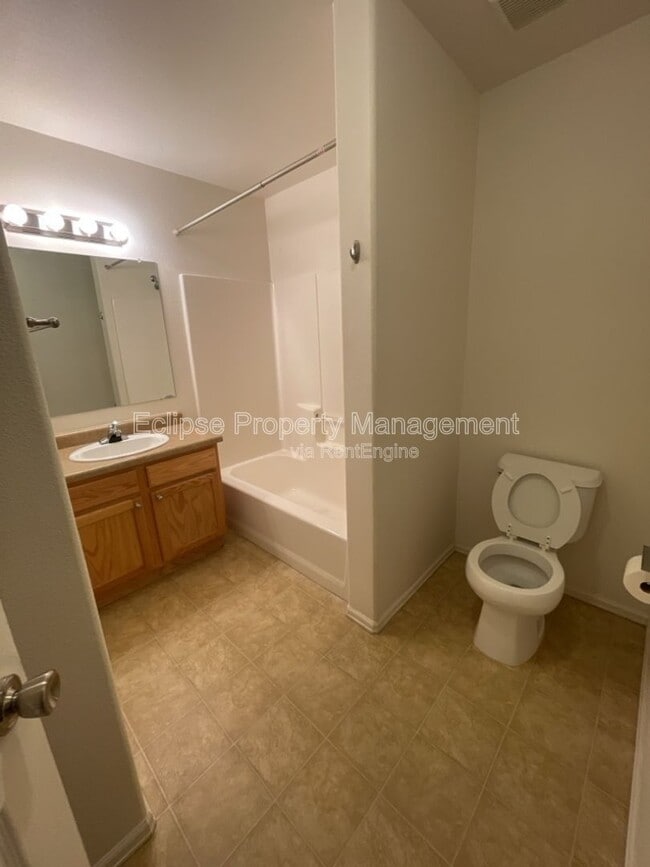 Building Photo - 2451 1/2 Theresea Ln