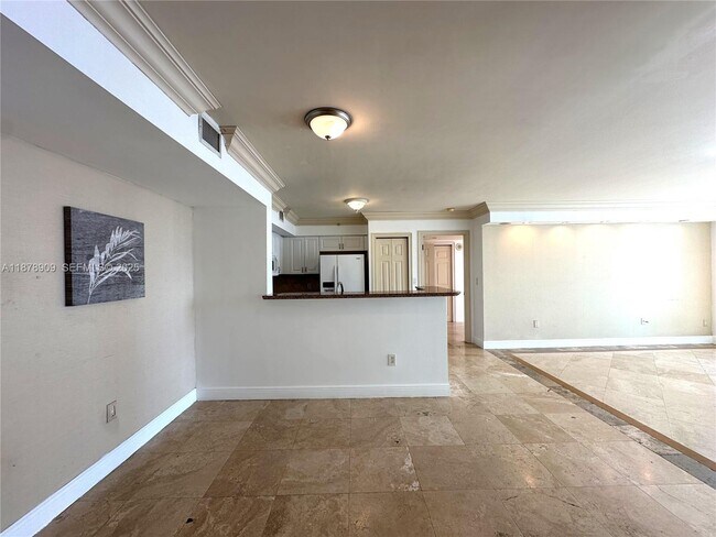 Building Photo - 1155 Brickell Bay Dr