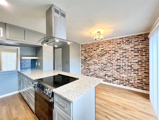 Building Photo - 3125 Colonial Way