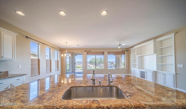 Building Photo - 3705 Ridgeview Ter