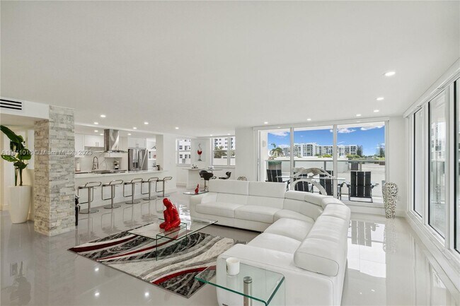 Building Photo - 2751 S Ocean Dr