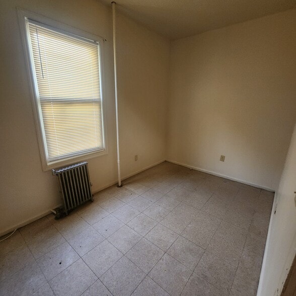 Building Photo - 651 S 13th St