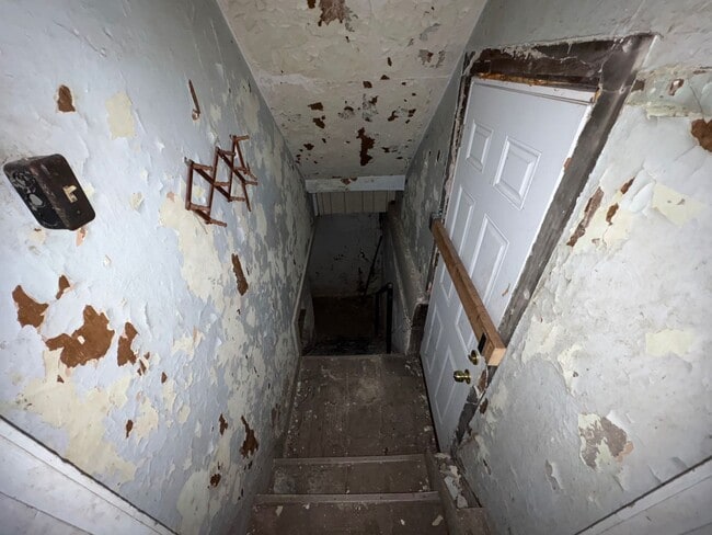 Building Photo - FOR SALE: Low Money Down Rental Opportunity