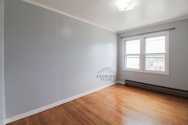 Building Photo - 3 Bedrooms, 2.5 Baths Duplex in Richland