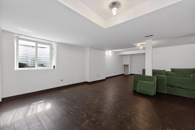 Building Photo - 622 Acland Blvd