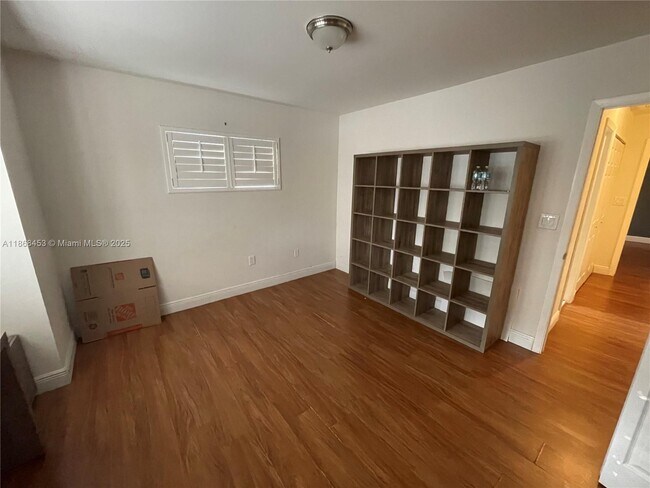 Building Photo - 2545 NE 182nd St