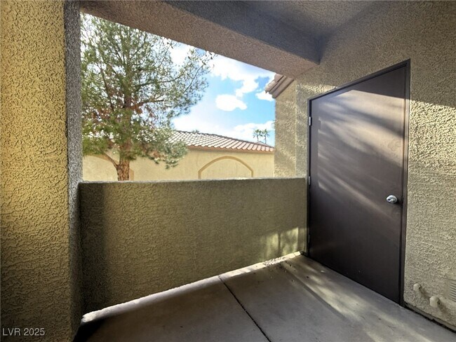 Building Photo - 50 Aura de Blanco St