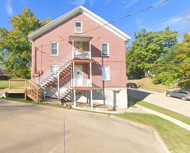 Primary Photo - 572 W 5th St