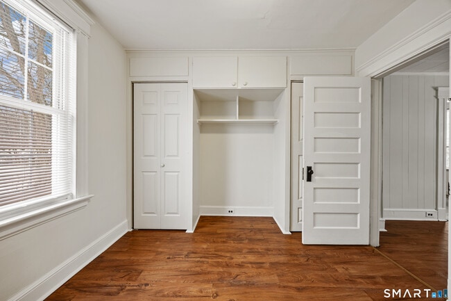 Building Photo - 254 Davis St