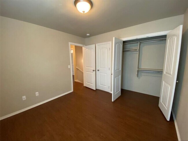 Building Photo - Charming 3-Bed Home w/ 2-Car Garage – Pet-Friendly