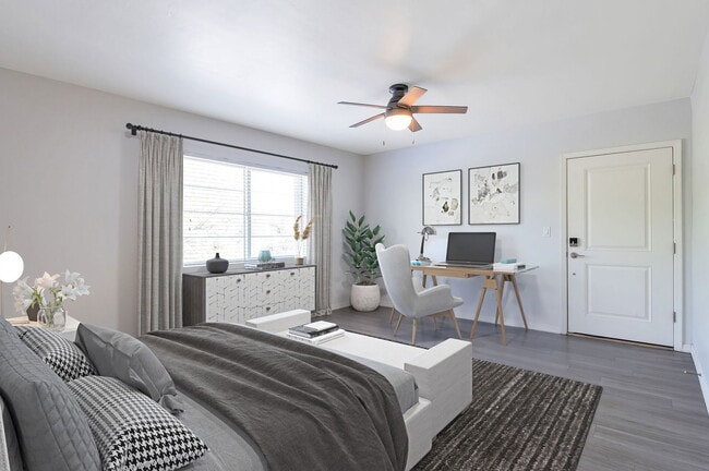 Building Photo - 838 E 9th St