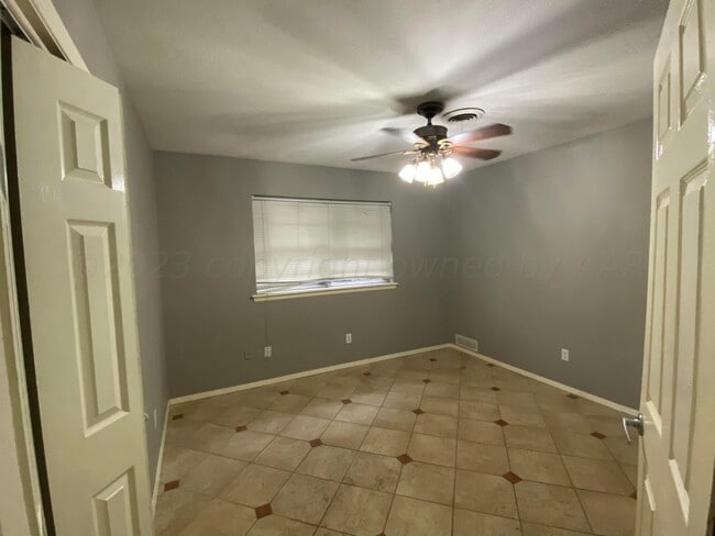 Building Photo - 3730 Rutson Dr