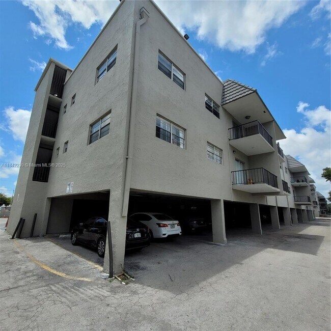 Building Photo - 5100 SW 41st St