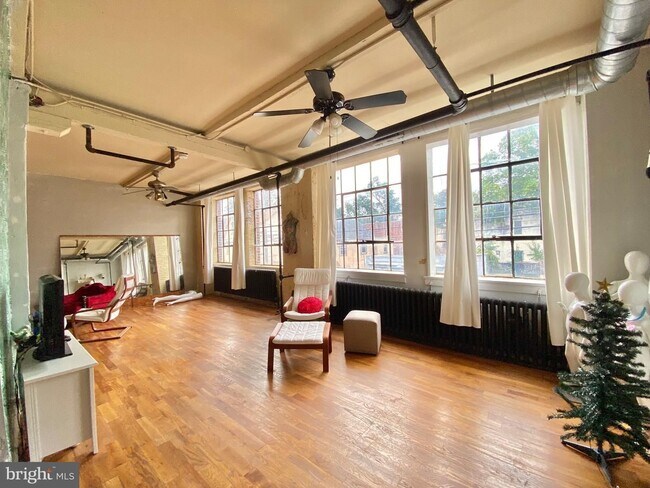 Building Photo - 14-16 W Harvey St