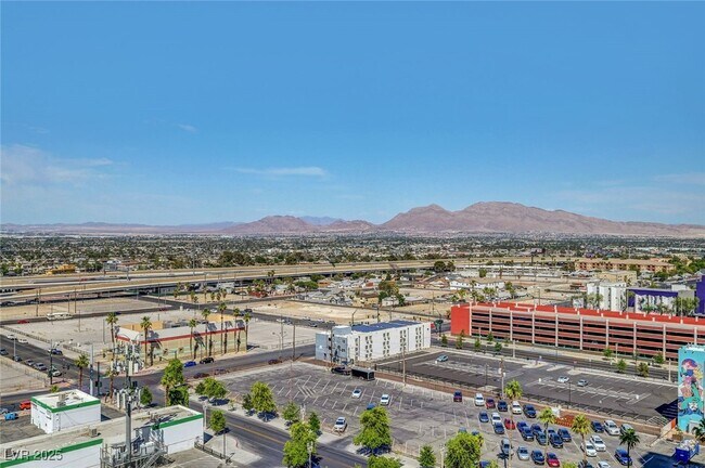 Building Photo - 150 S Las Vegas Blvd