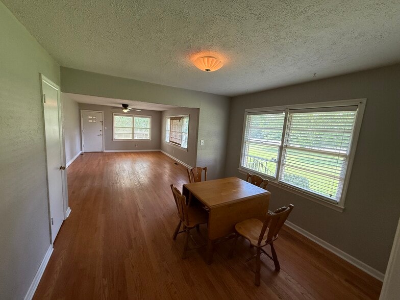 Building Photo - 7105 Whitesburg Dr SE