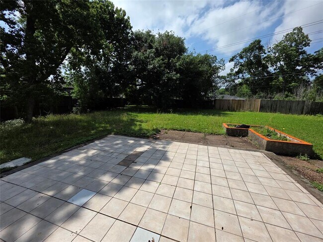 Building Photo - 9723 Huntington Way Dr