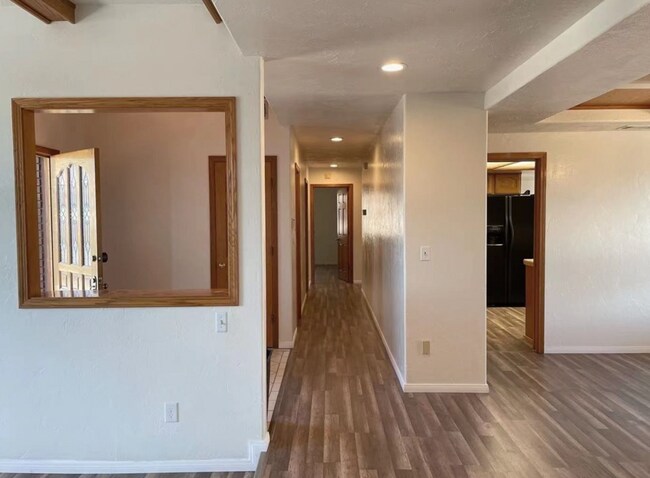 Building Photo - UPPER DESERT KNOLLS HOME