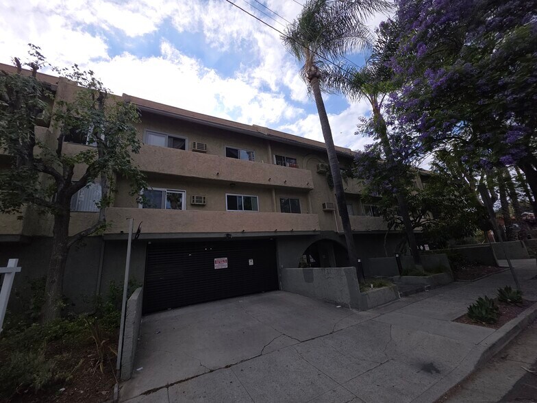 Building Photo - 1351 N Orange Dr