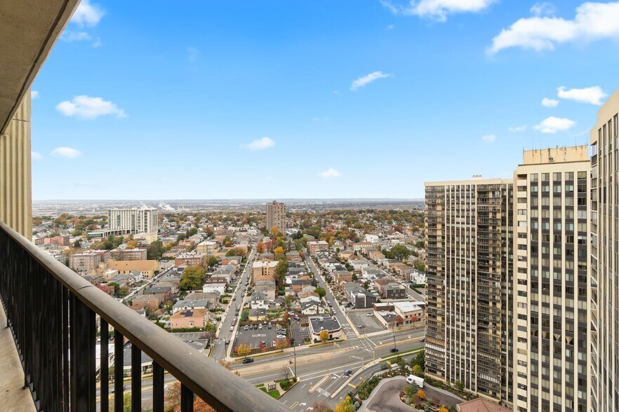 Building Photo - 200 Winston Dr