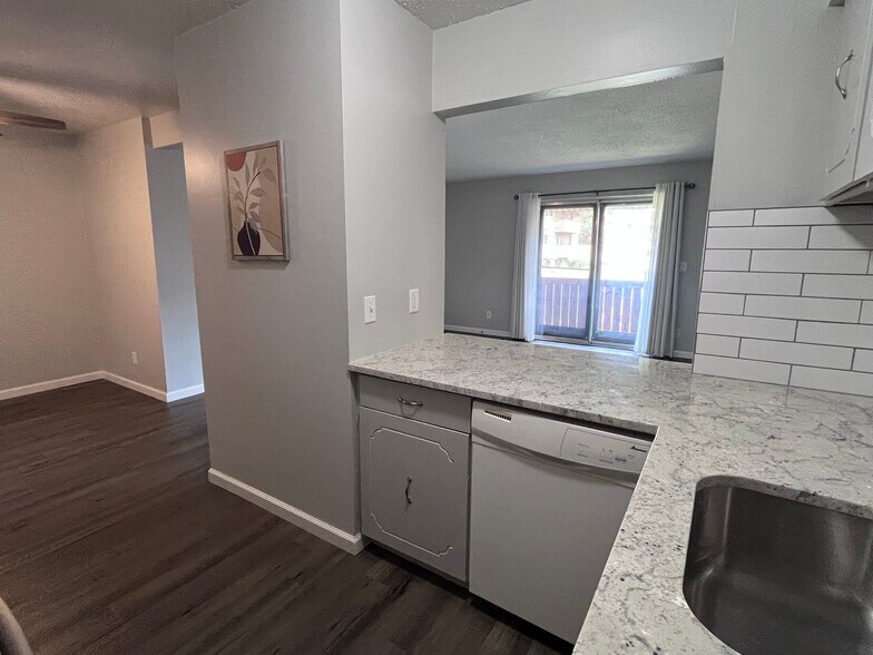 Building Photo - 1190 Calley Dr