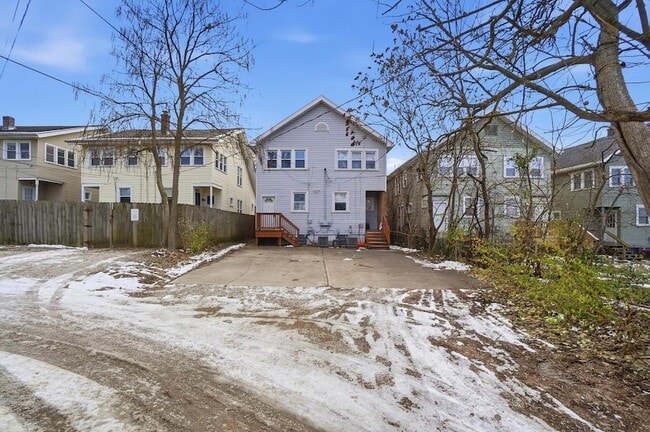 Building Photo - 212 E Hudson St