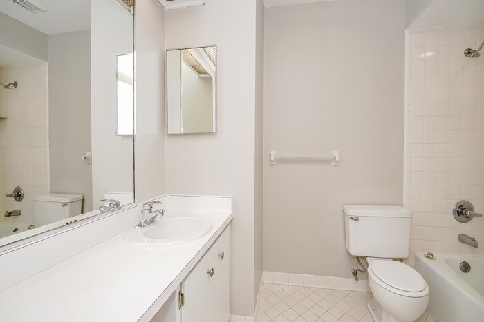 Building Photo - 55 Windrift Ct