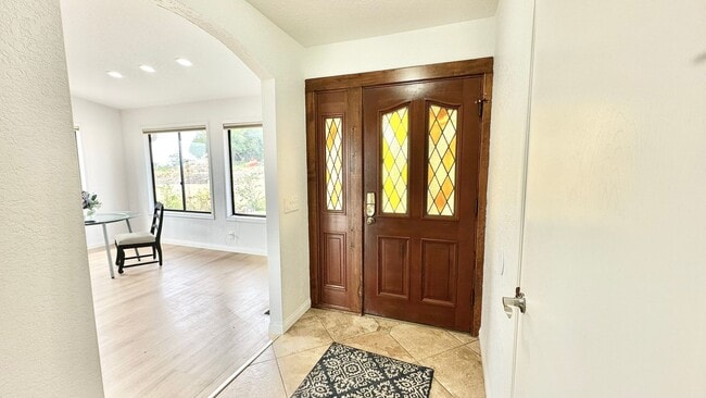 Building Photo - Beautiful Scenic Country Property with Vie...
