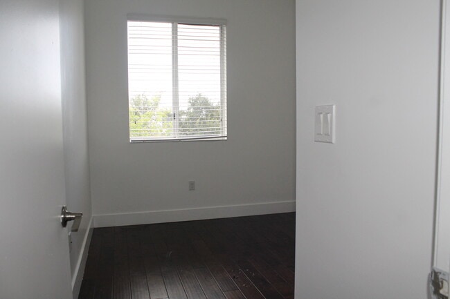 Building Photo - 2630 NE 213th St