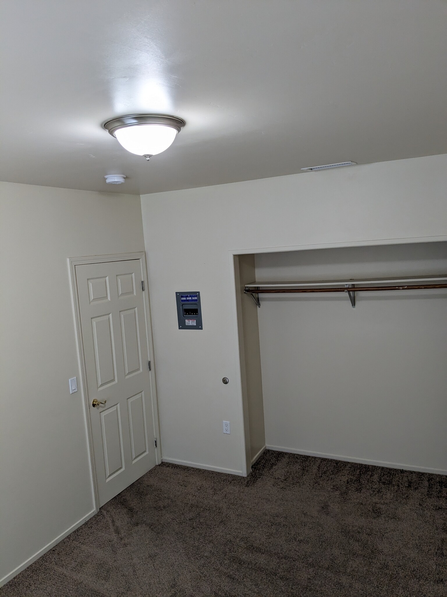 Bedroom with closet - 2020 Tanglewood Dr