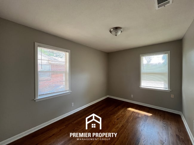 Building Photo - 5037 Woodlark Ave