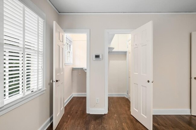 Building Photo - 140 Rumson Rd NE