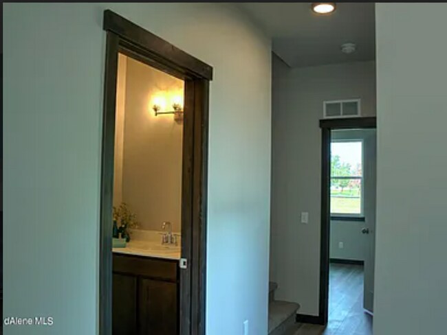 Building Photo - 33 Potlatch Loop