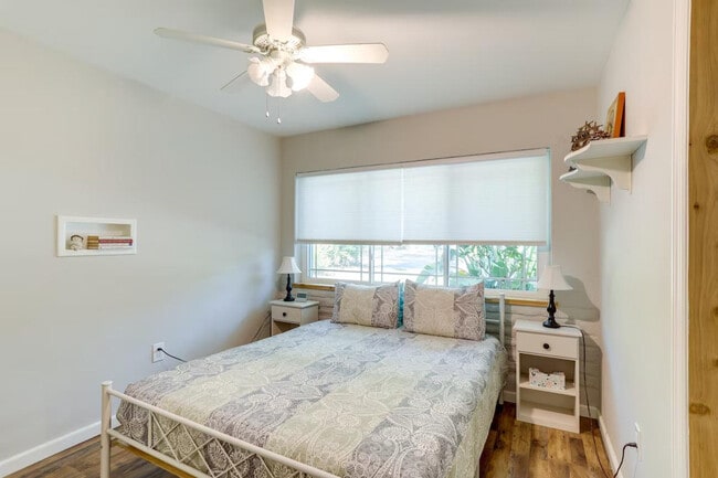 Building Photo - 12 S Arcturas Ave