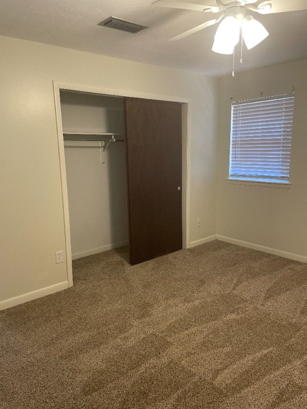 Building Photo - 263 S Villas Ct