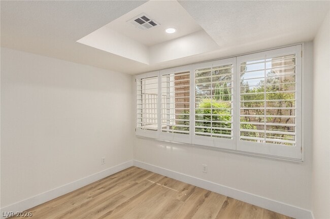 Building Photo - 861 Vegas Valley Dr