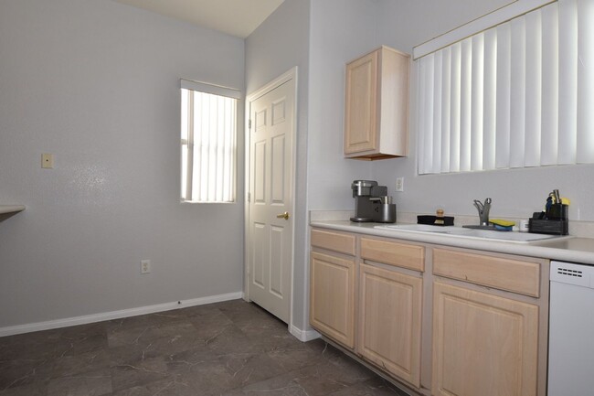 Building Photo - Specious 2-Bed / 2-Bath Condo at Desert Pi...