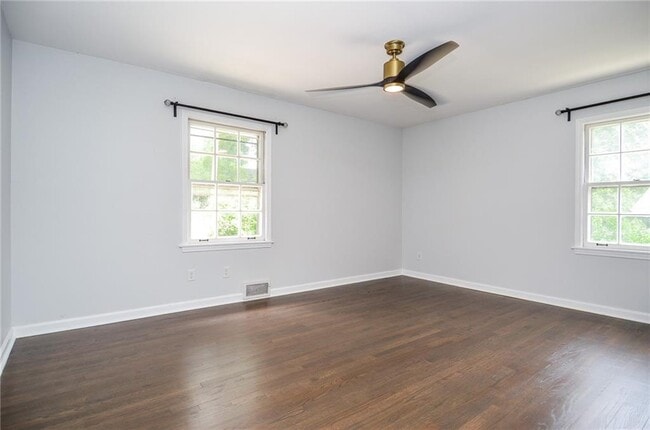 Building Photo - 2079 Street De Ville