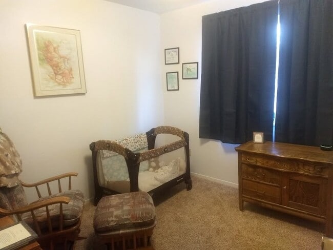 Building Photo - 4824 Lakeview Cir