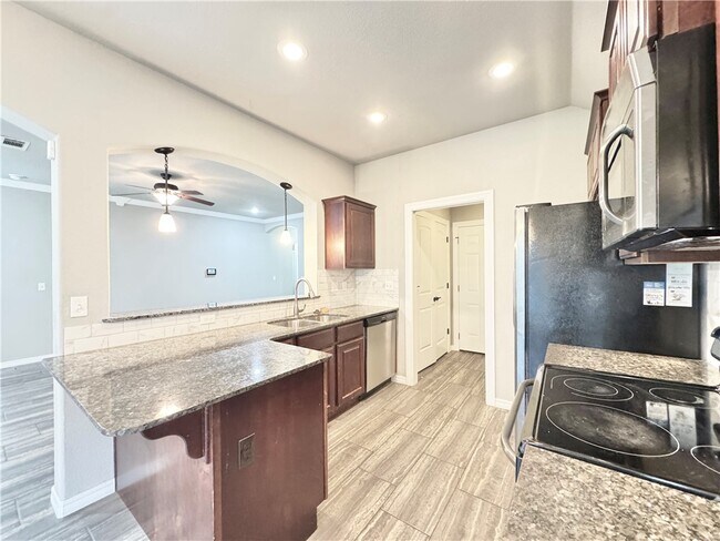 Building Photo - 4687 W Croft Dr